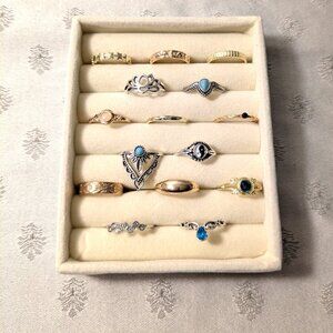 New!  15 Ring Wardrobe in Size 8 - 8.5  Velvet Tray included